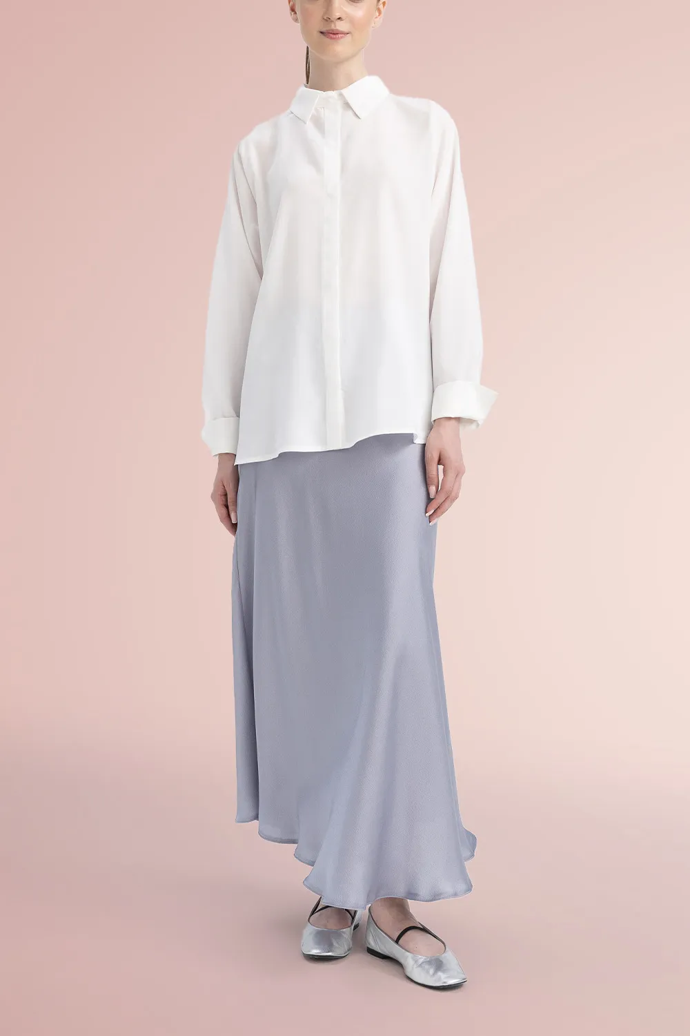 تنورة طويلة واسعة