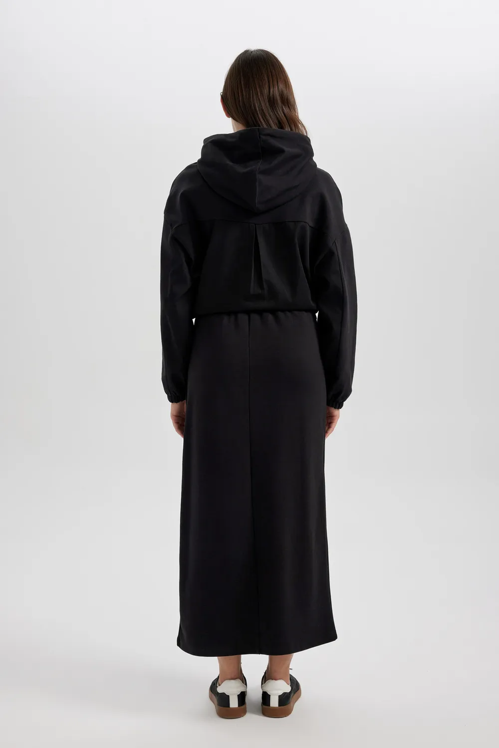 تنورة طويلة واسعة