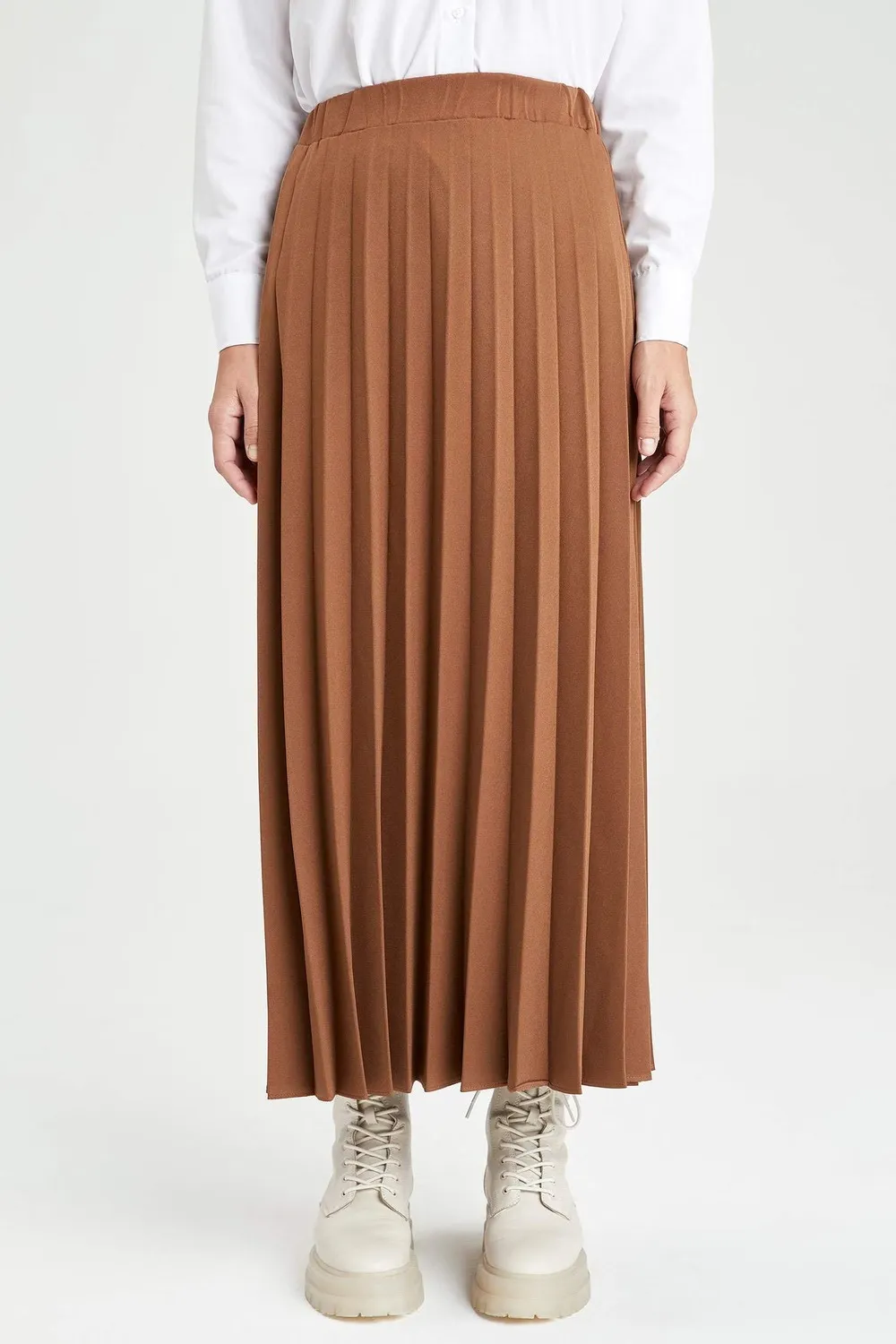 تنورة طويلة بكسرات