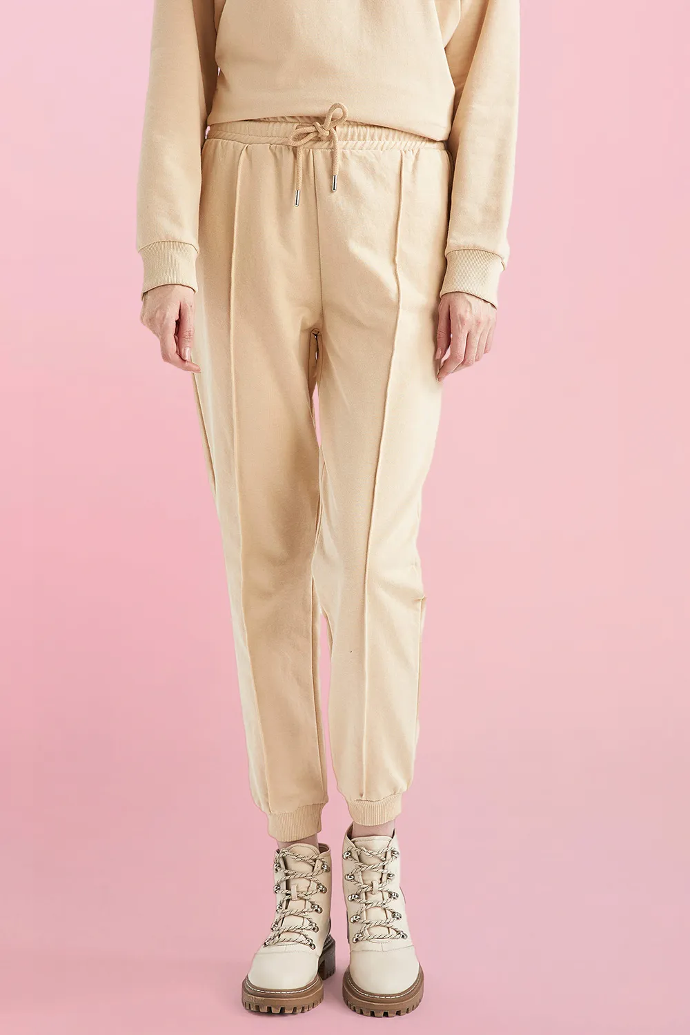 بنطلون تريكو بيج بخصر مطاطي