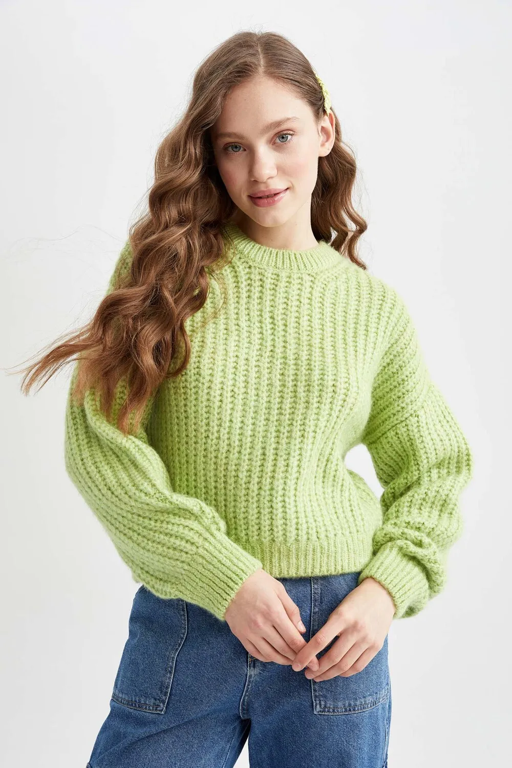 بلوفر محبوك بياقة مستديرة