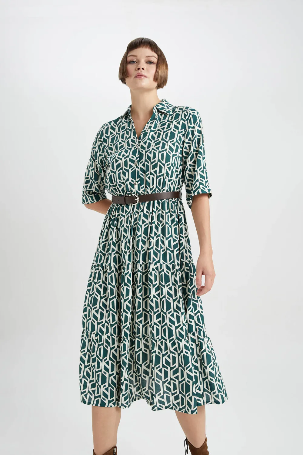فستان ميدي مزين بنقوش بيضاء وحزام