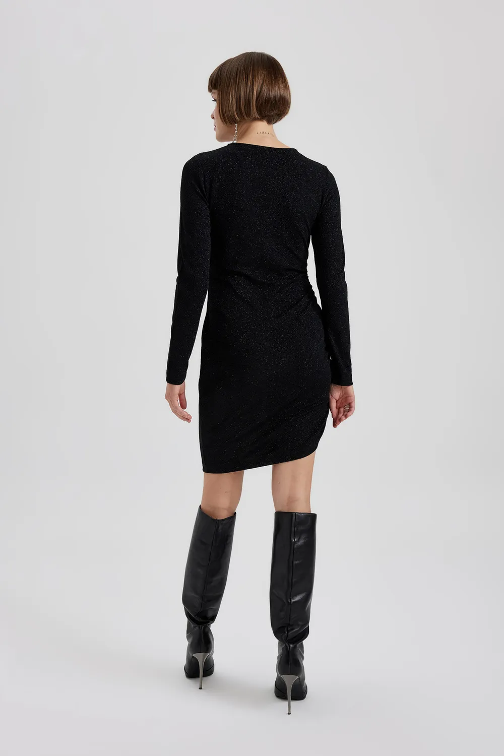 فستان سهرة قصير باكمام طويلة