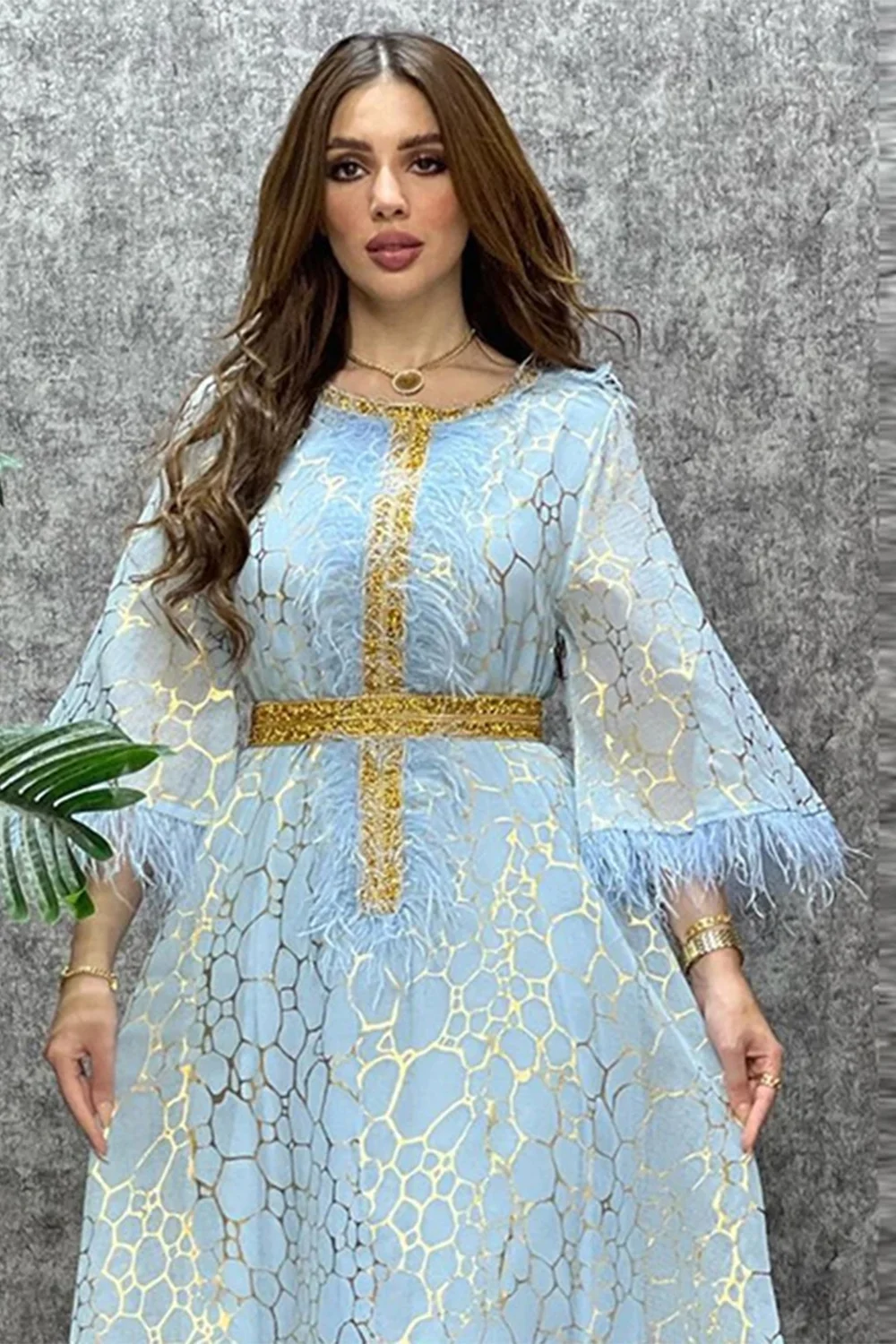 جلابية طبقتين مطبعة بأكمام حيرانة بحزام خصر ذهبي