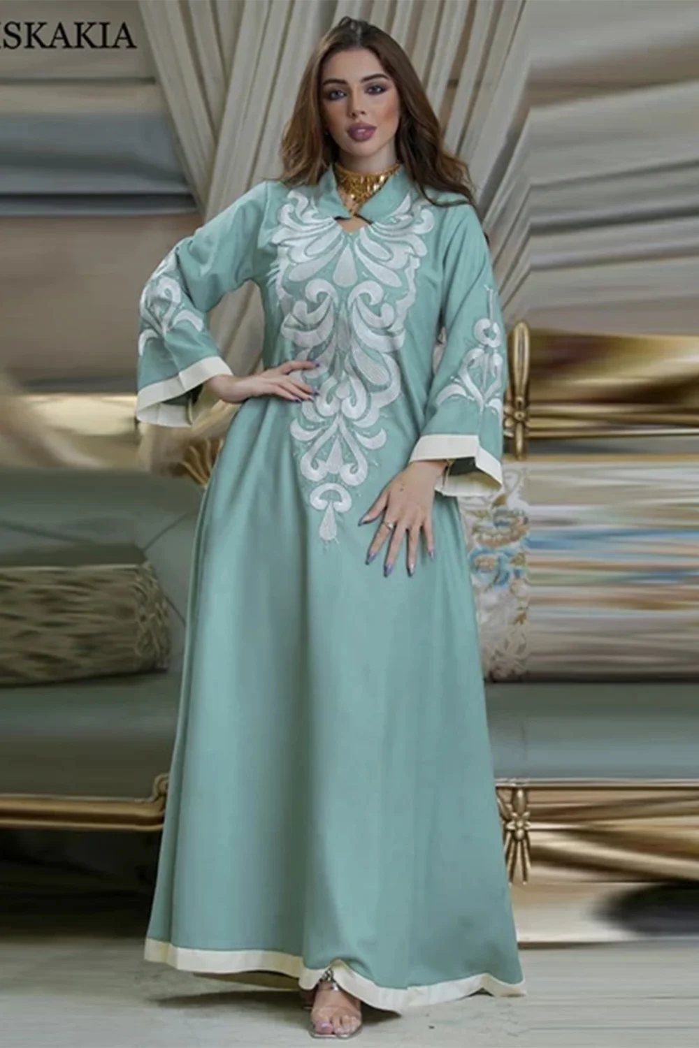 جلابية منقوشة من الامام بأكمام طويلة