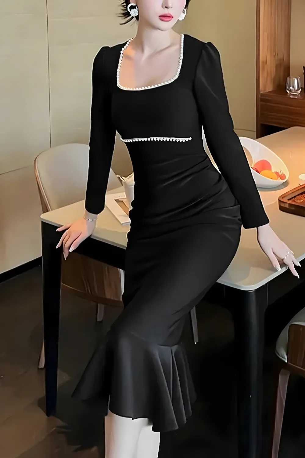 فستان سهرة ميدي بياقة مربعة