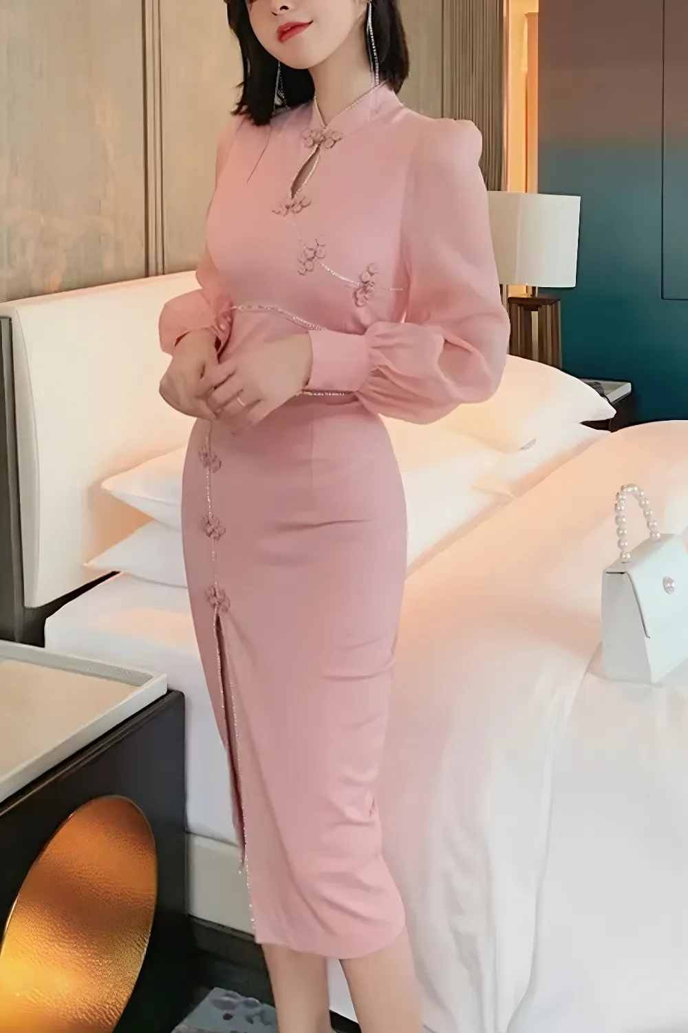 فستان سهرة ميدي ضيق بفتحة رجل