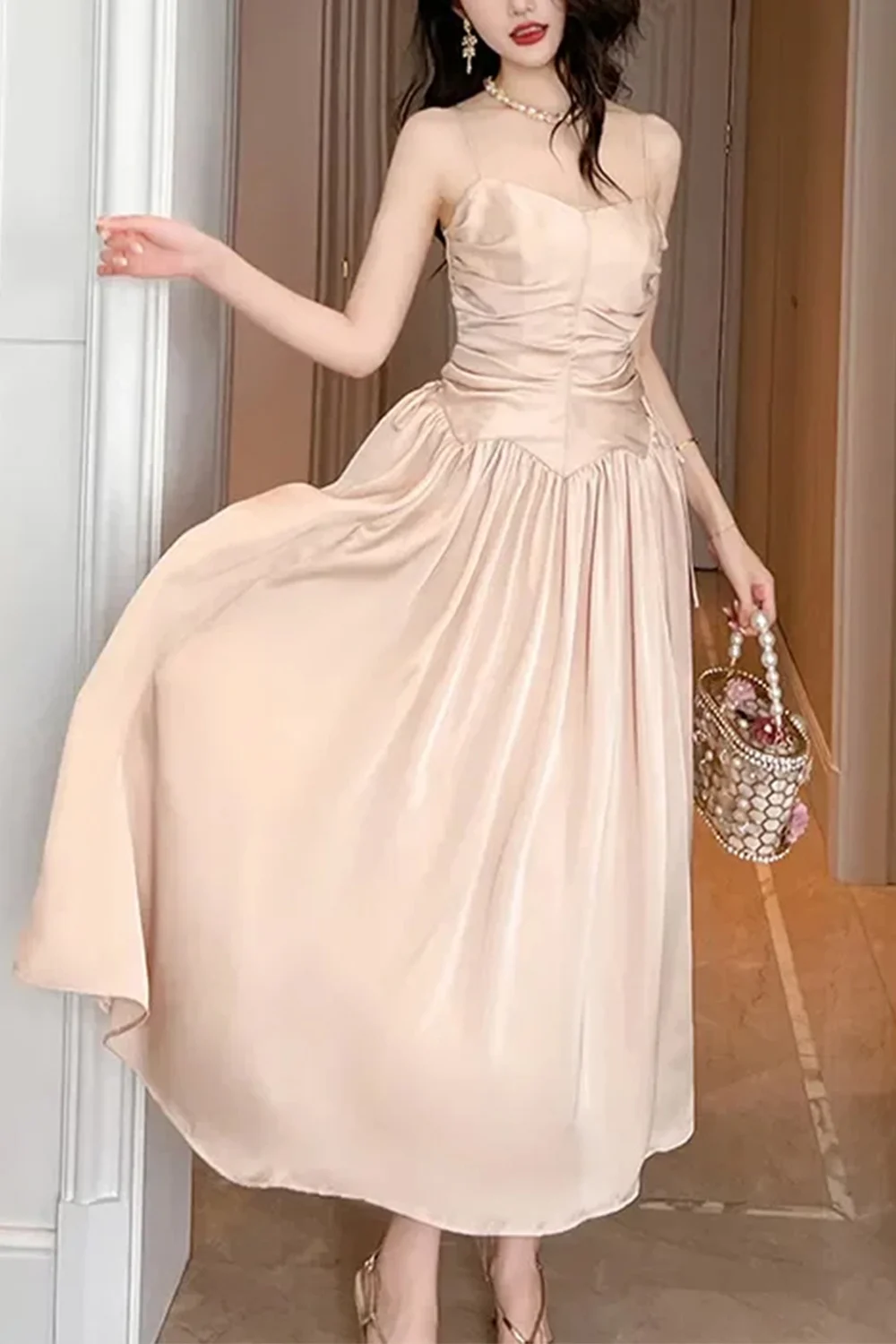 فستان سهرة ميدي بكسرات على الخصر